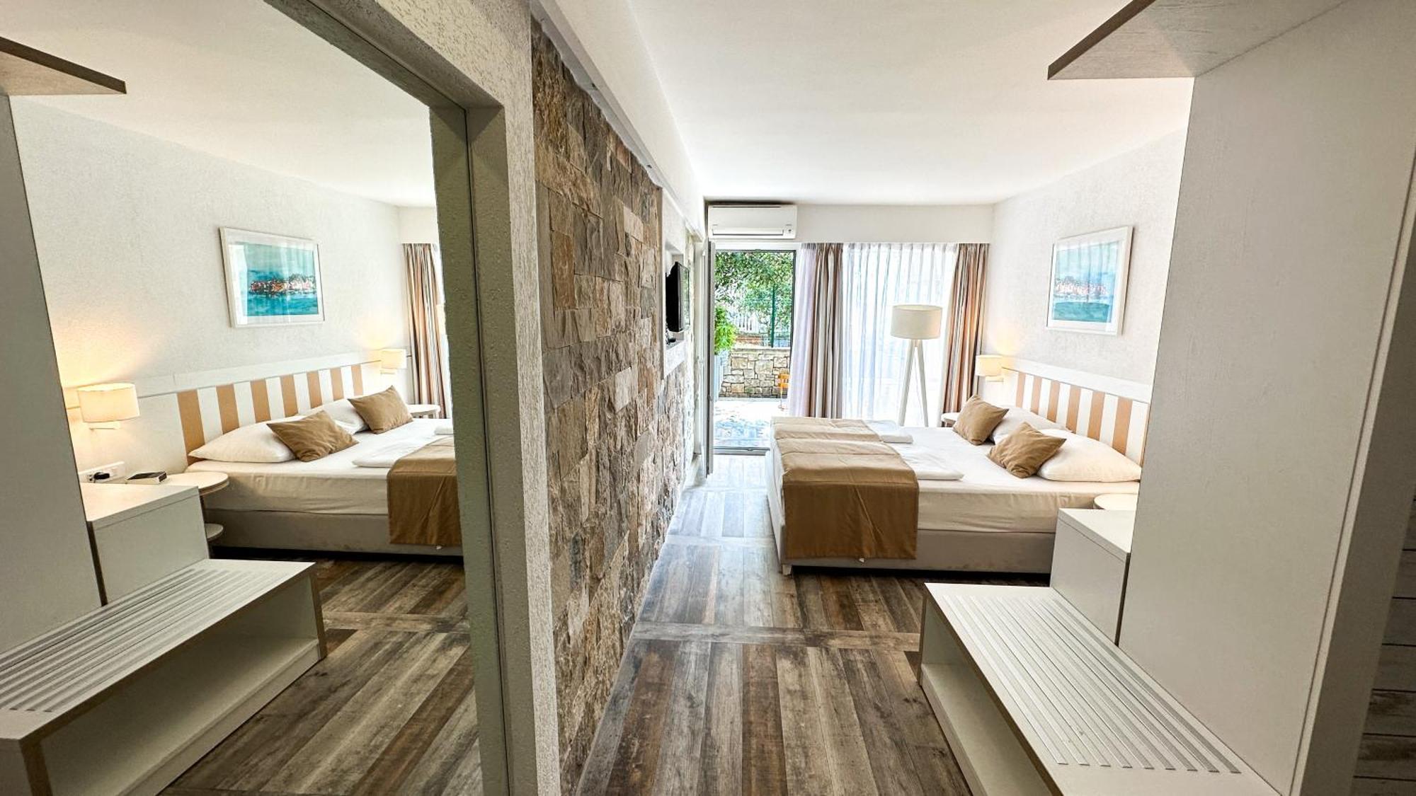 Hotel Castellastva Петровац Экстерьер фото