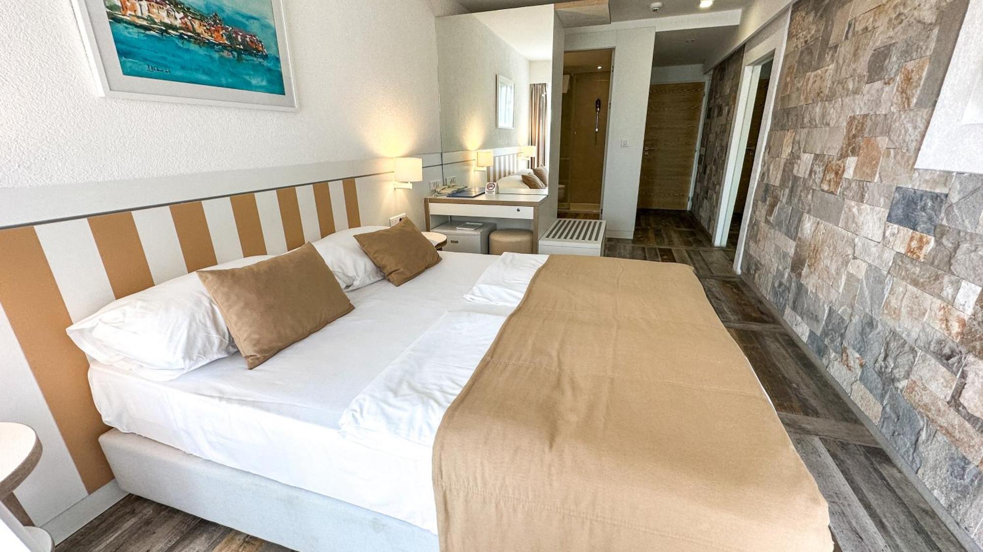 Hotel Castellastva Петровац Экстерьер фото
