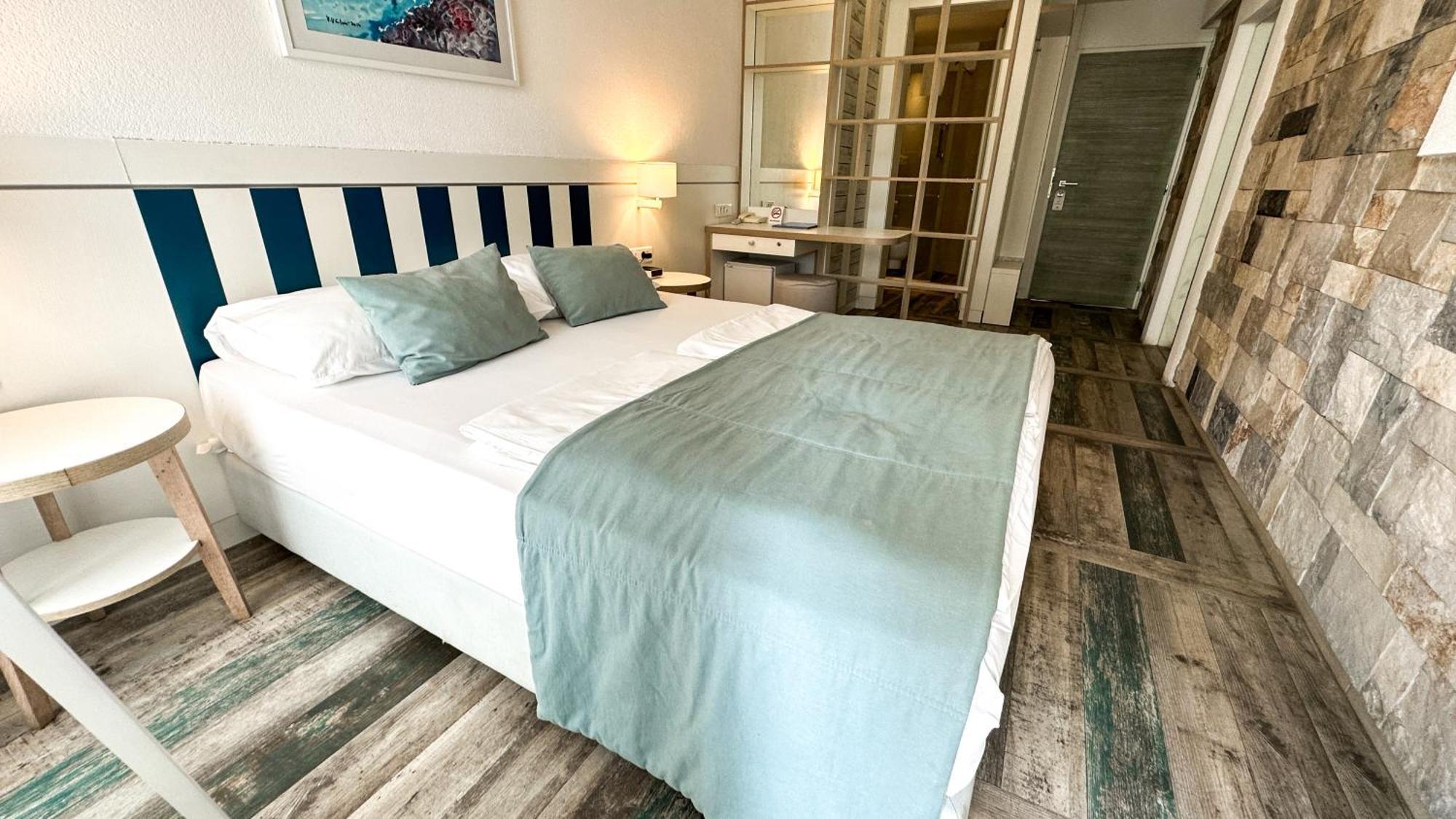 Hotel Castellastva Петровац Экстерьер фото